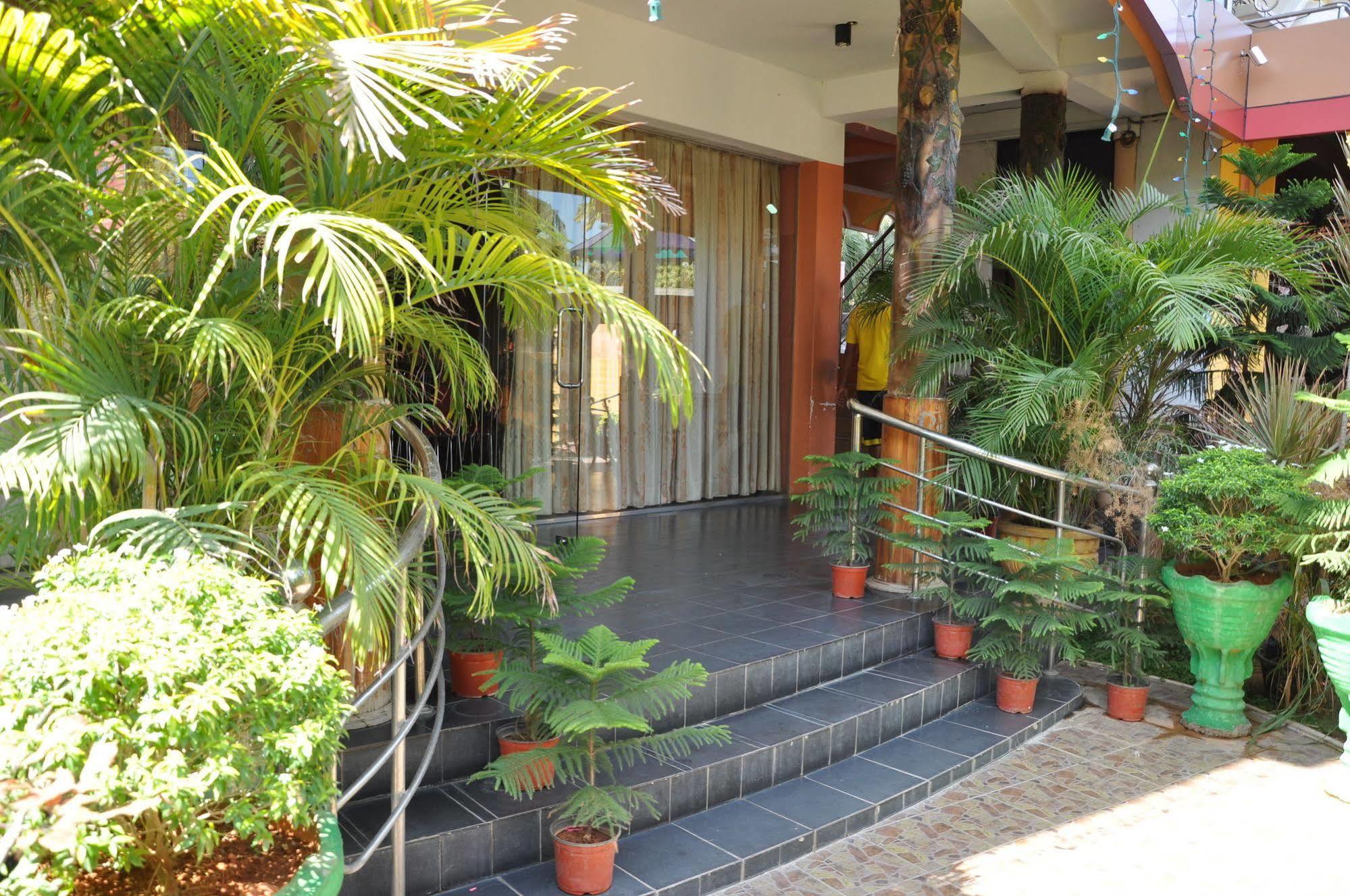 Sunshine Hotel&Hall Trincomalee Exterior foto